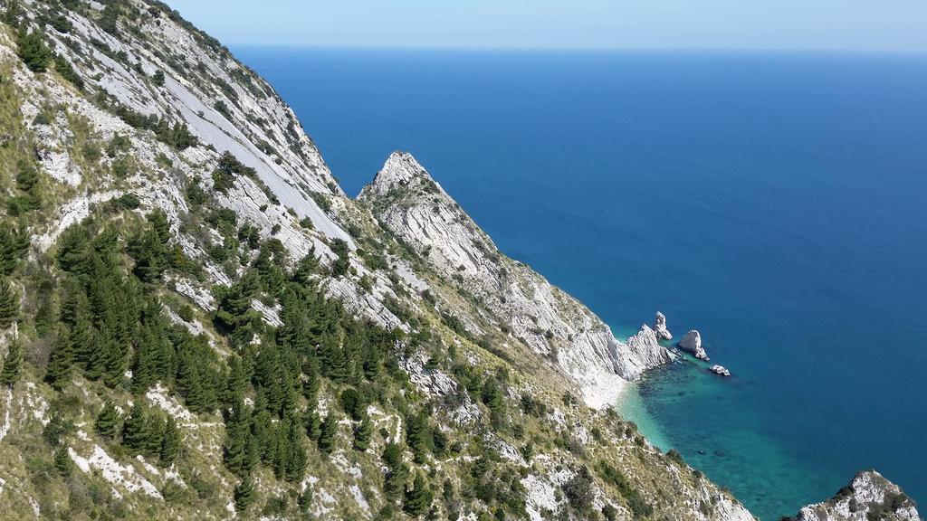 A Due Passi Dal Mare B&B Numana Exterior photo