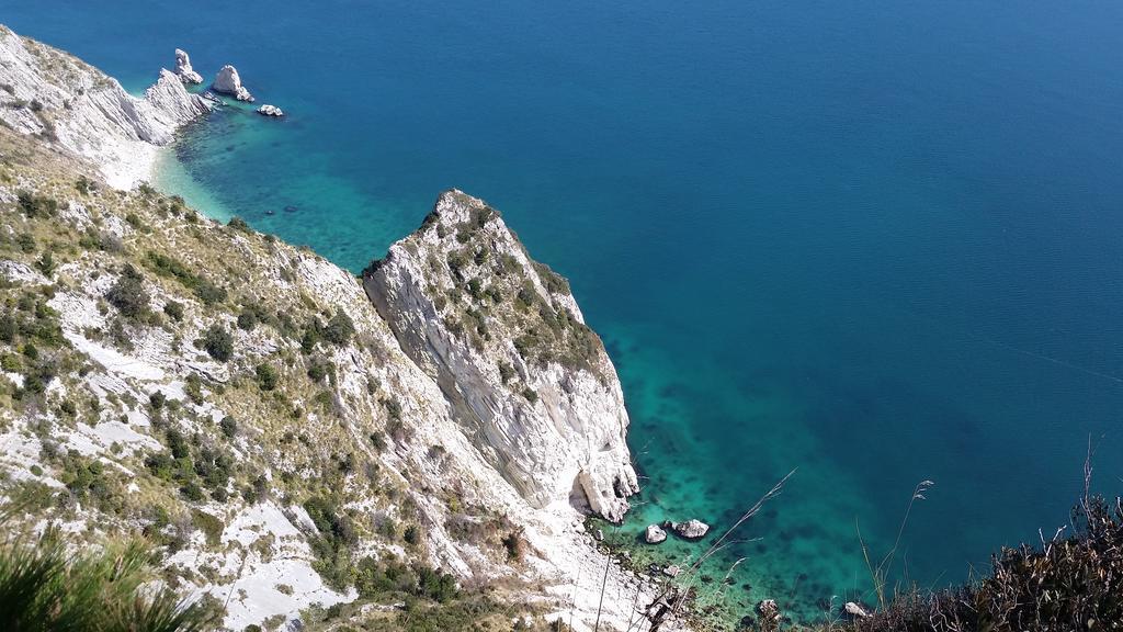 A Due Passi Dal Mare B&B Numana Exterior photo